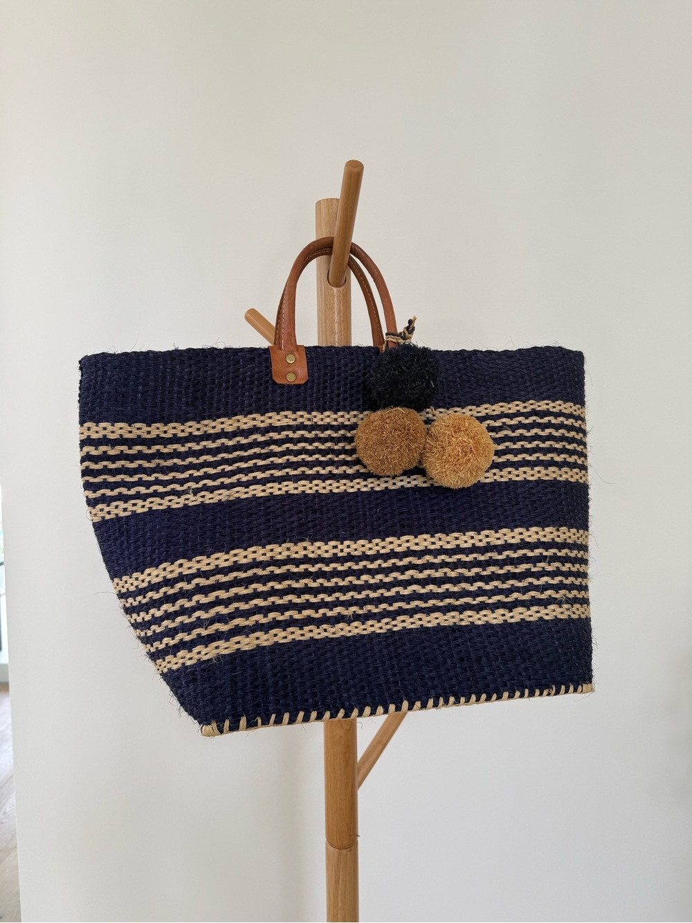 This is a Mar Y Sol Capri woven sisal tote in navy - Picture 2 of 7